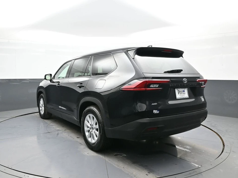 2025 Toyota Highlander - Image 8 of 21