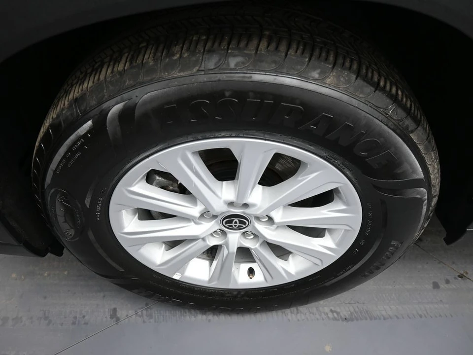 2025 Toyota Highlander - Image 14 of 21