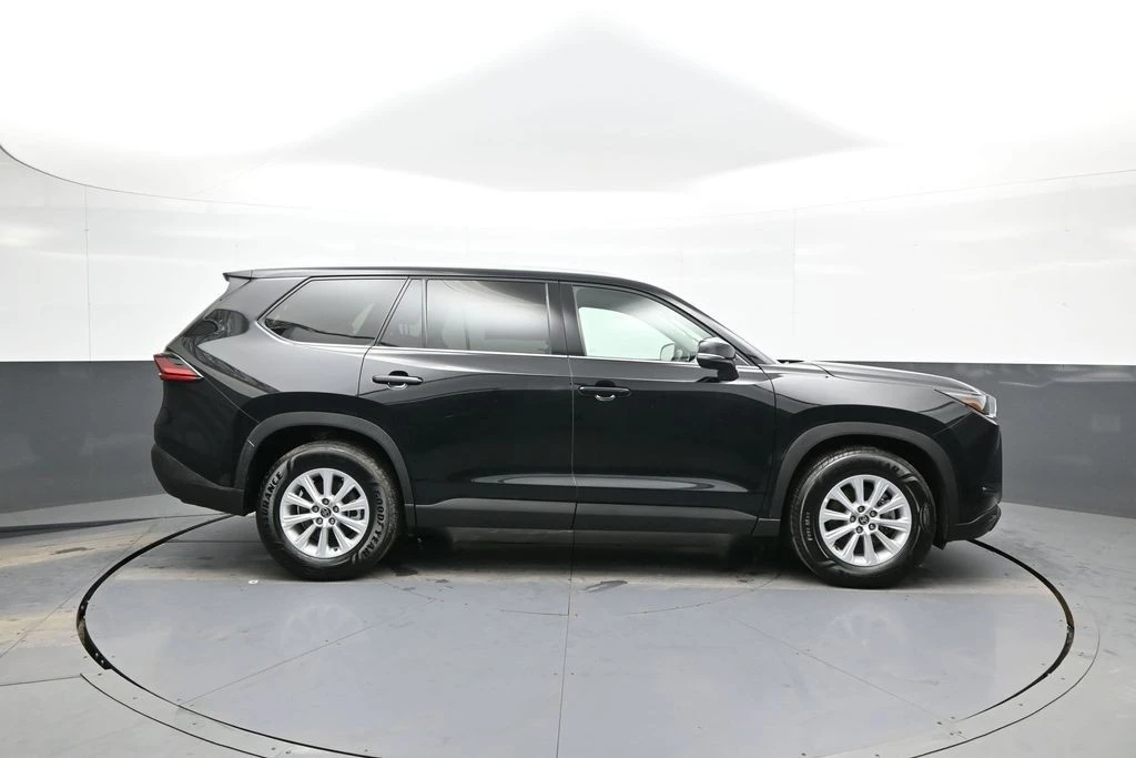 2025 Toyota Highlander - Image 5 of 21