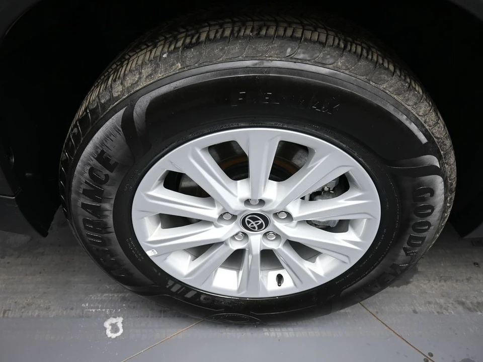 2025 Toyota Highlander - Image 12 of 21