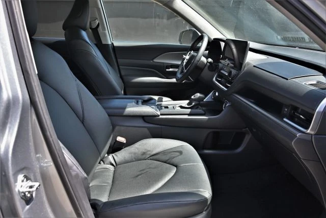 2025 Toyota Highlander - Image 11 of 17