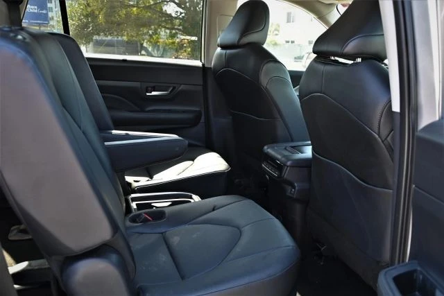 2025 Toyota Highlander - Image 11 of 16