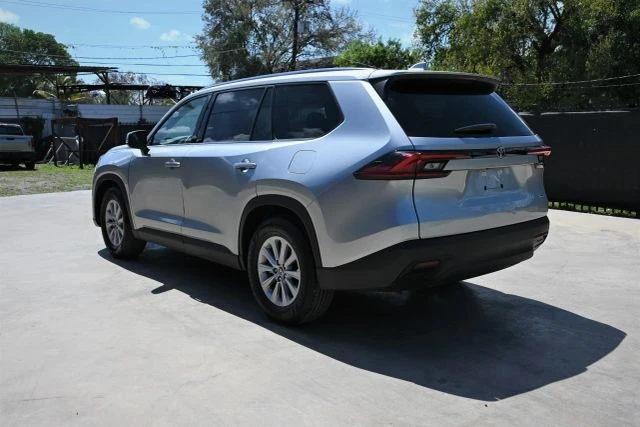 2025 Toyota Highlander - Image 3 of 17