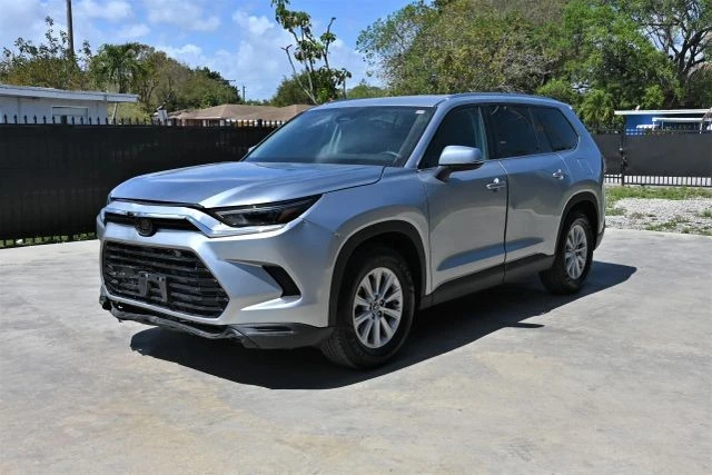 2025 Toyota Highlander - Image 2 of 17