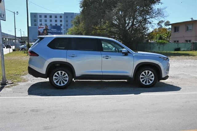2025 Toyota Highlander - Image 6 of 16