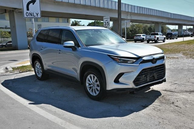 2025 Toyota Highlander - Image 2 of 16