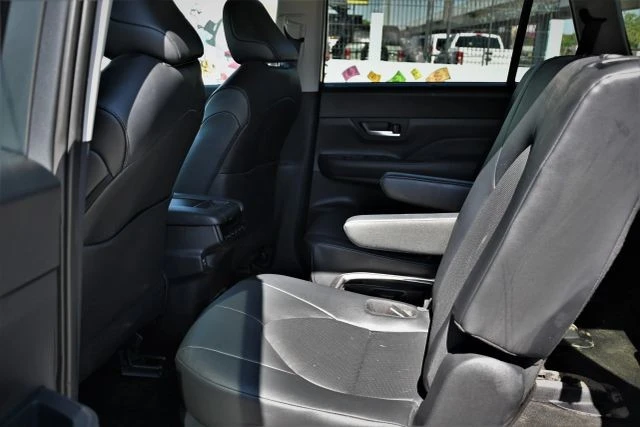 2025 Toyota Highlander - Image 12 of 16