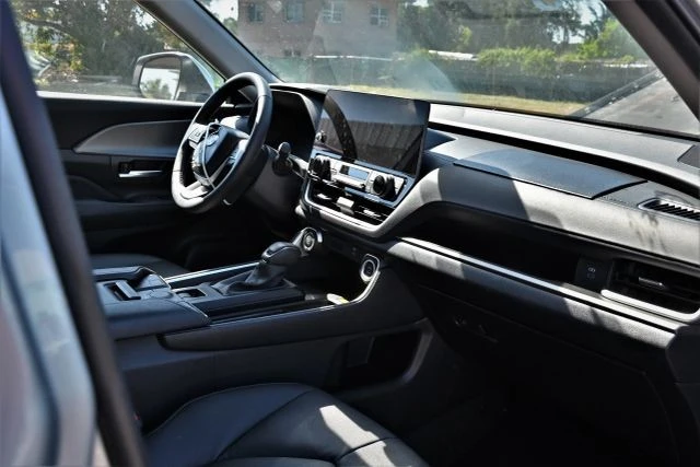2025 Toyota Highlander - Image 10 of 16
