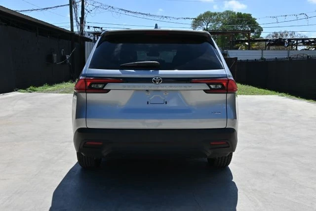 2025 Toyota Highlander - Image 4 of 17