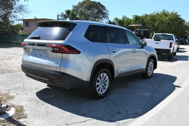 2025 Toyota Highlander - Image 4 of 16