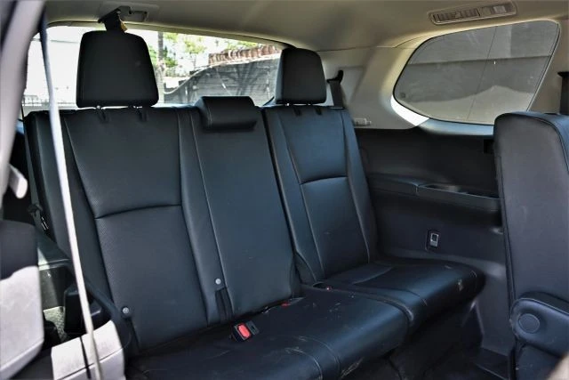 2025 Toyota Highlander - Image 15 of 17