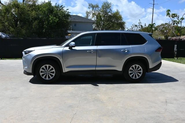 2025 Toyota Highlander - Image 6 of 17