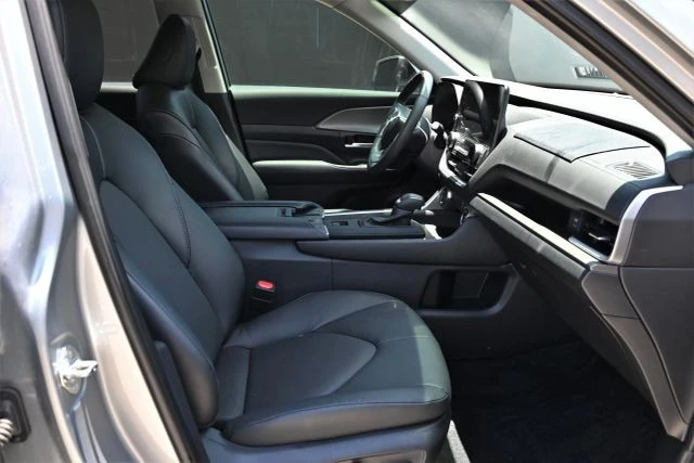 2025 Toyota Highlander - Image 14 of 21