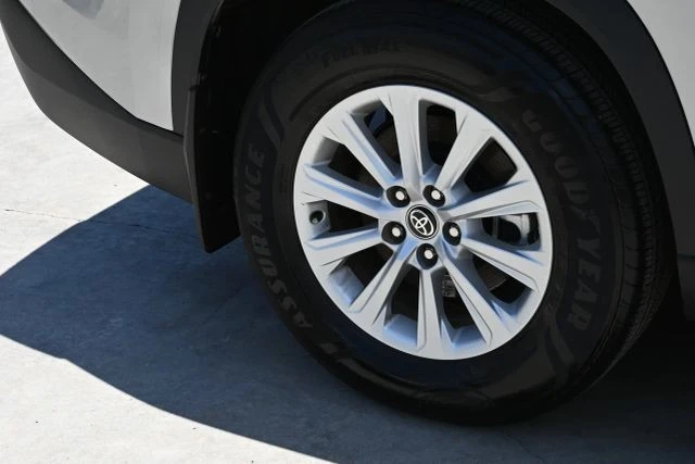 2025 Toyota Highlander - Image 9 of 21