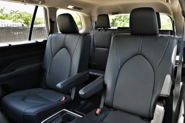 2025 Toyota Highlander - Image 18 of 21