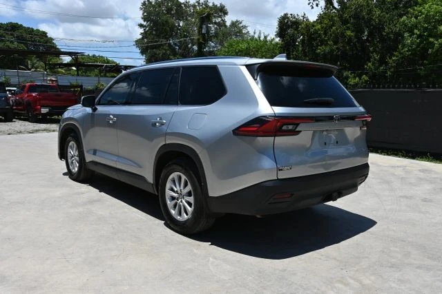 2025 Toyota Highlander - Image 3 of 21