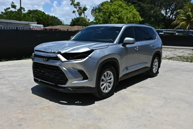 2025 Toyota Highlander - Image 2 of 21