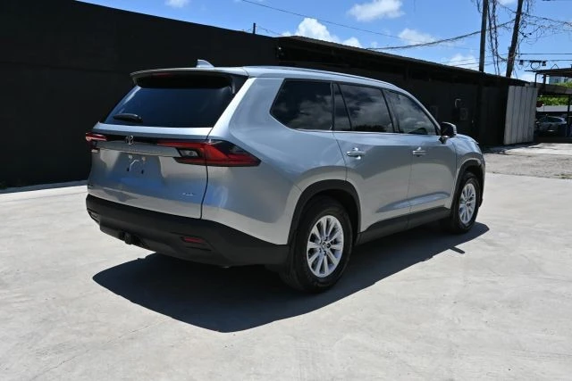 2025 Toyota Highlander - Image 5 of 21