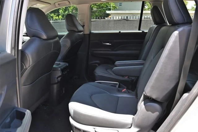2025 Toyota Highlander - Image 17 of 21