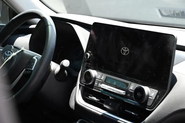 2025 Toyota Highlander - Image 12 of 21