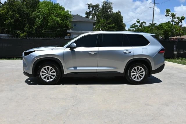 2025 Toyota Highlander - Image 7 of 21