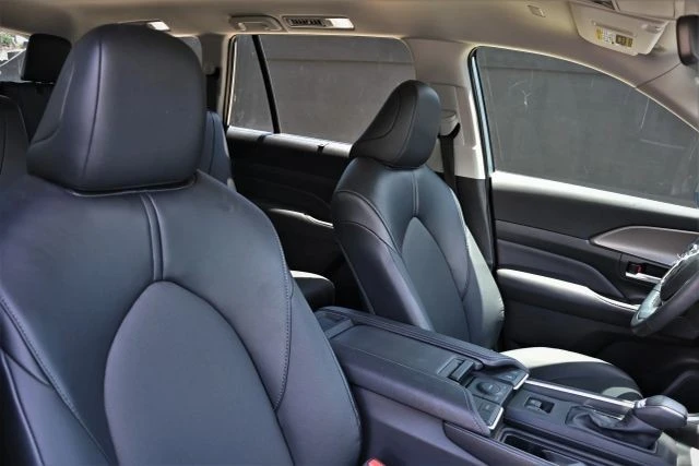 2025 Toyota Highlander - Image 15 of 21