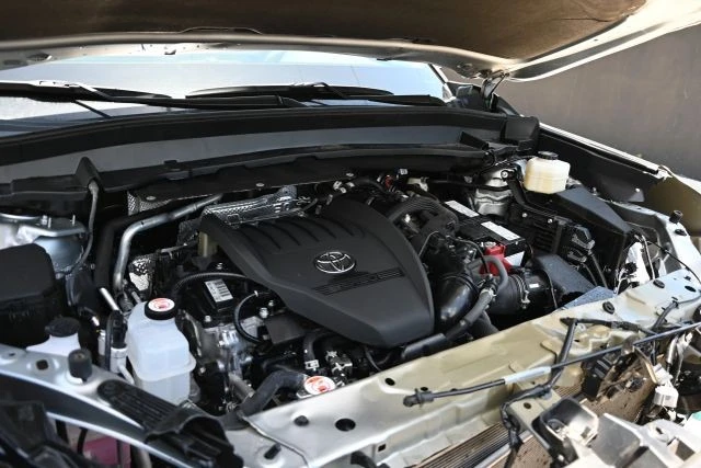 2025 Toyota Highlander - Image 20 of 21