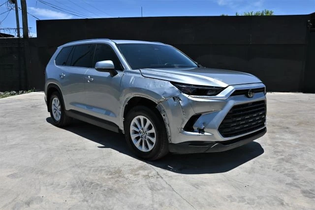 2025 Toyota Highlander - Image 2 of 20