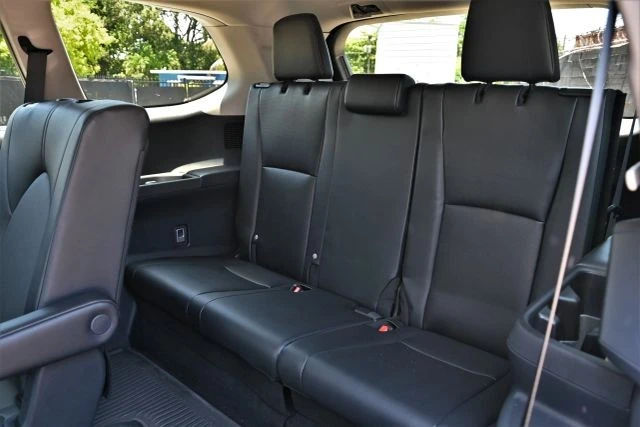 2025 Toyota Highlander - Image 17 of 20
