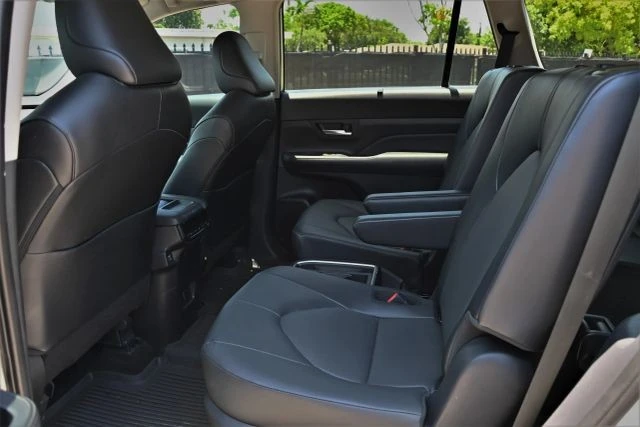 2025 Toyota Highlander - Image 16 of 20