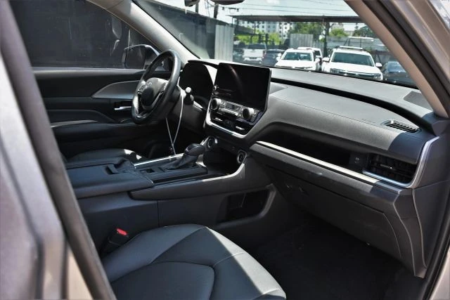 2025 Toyota Highlander - Image 14 of 20