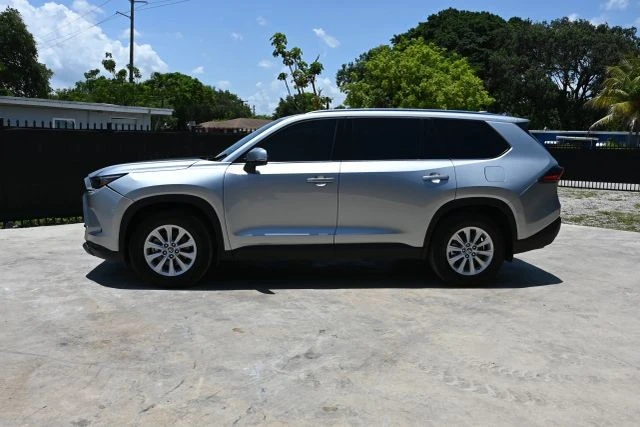 2025 Toyota Highlander - Image 7 of 20
