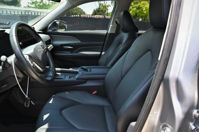 2025 Toyota Highlander - Image 11 of 20