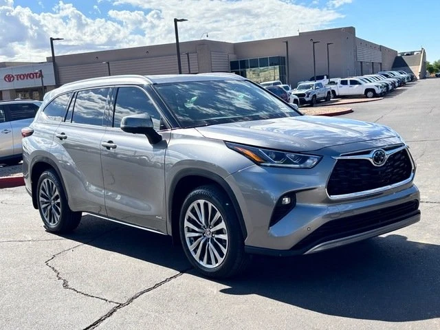 2025 Toyota Highlander - Image 10 of 20
