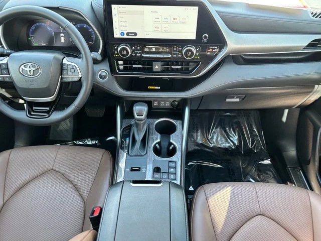 2025 Toyota Highlander - Image 17 of 20