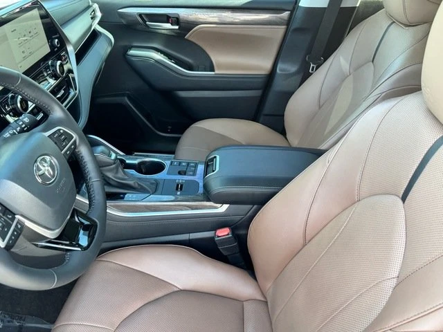 2025 Toyota Highlander - Image 20 of 20