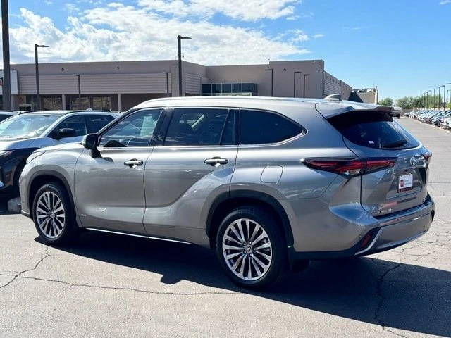 2025 Toyota Highlander - Image 5 of 20