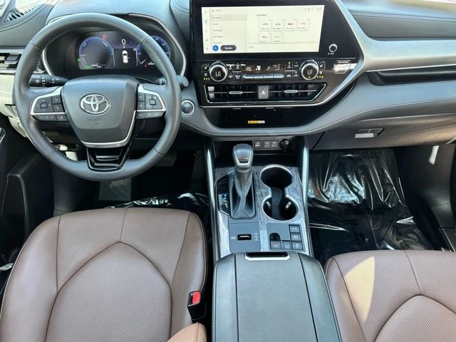 2025 Toyota Highlander - Image 15 of 20