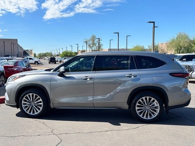 2025 Toyota Highlander - Image 4 of 20