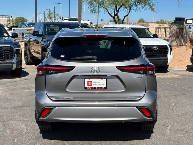 2025 Toyota Highlander - Image 7 of 20
