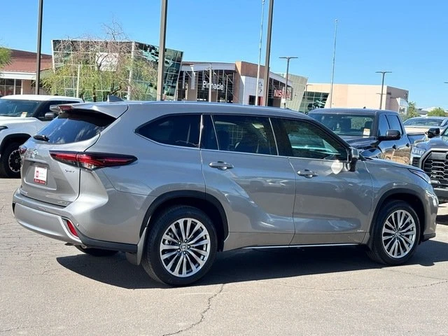 2025 Toyota Highlander - Image 8 of 20