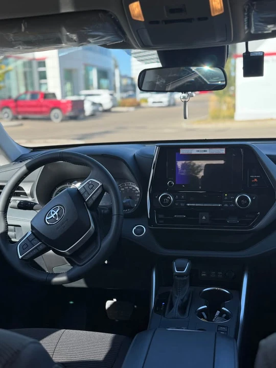 2025 Toyota Highlander - Image 5 of 5