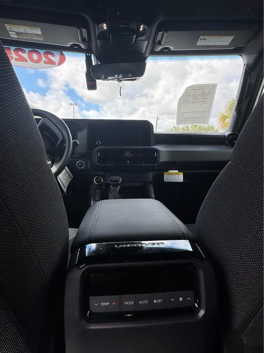 2025 Toyota Highlander - Image 12 of 12