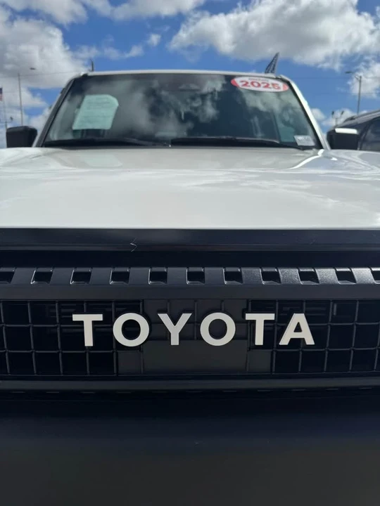 2025 Toyota Highlander - Image 3 of 12