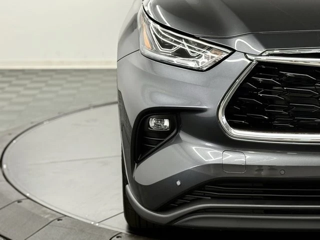2025 Toyota Highlander - Image 7 of 12