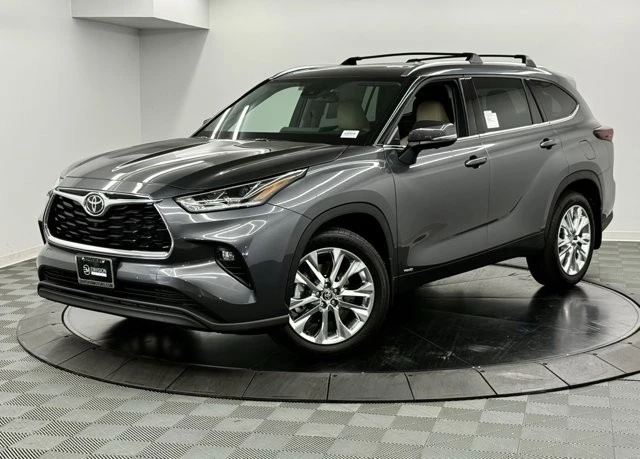 2025 Toyota Highlander - Image 2 of 12