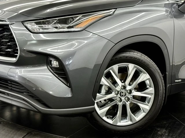 2025 Toyota Highlander - Image 4 of 12