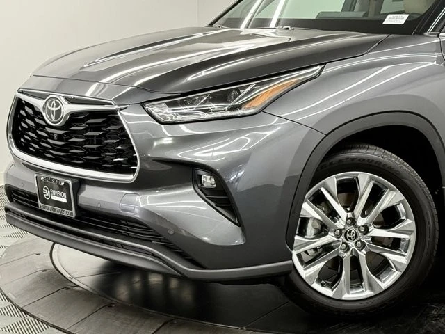 2025 Toyota Highlander - Image 3 of 12