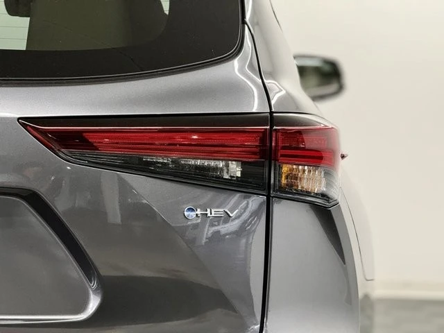 2025 Toyota Highlander - Image 9 of 12