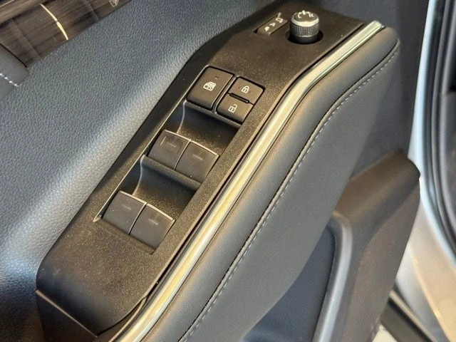 2025 Toyota Highlander - Image 10 of 12